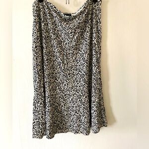 Black and white floral Ann Taylor skirt size 12.